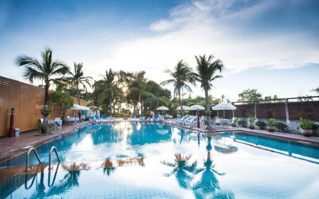 Twin Palms Resort