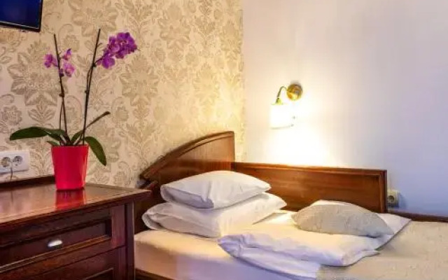 Garni Hotel Royal Crown