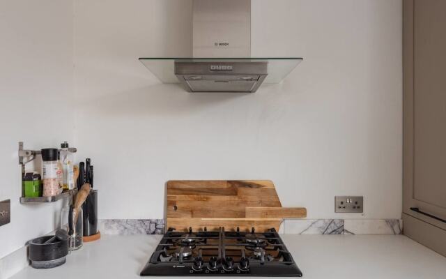 Beautifully Modern 2 Bedroom Flat For 4 Guests