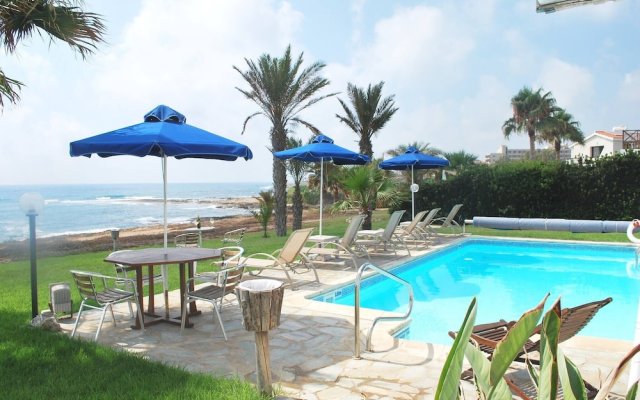 "sea Front Villa With Private Heated Pool, Quiet Area Paphos 322"