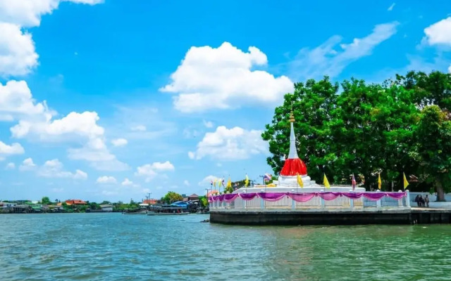 RoomQuest Baan Khun Phra The Iconic