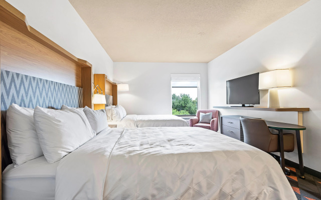 Holiday Inn St. Petersburg West by IHG