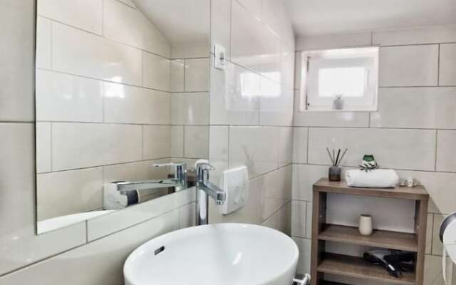 Boutique Rooms - With Pool - 7 - R301