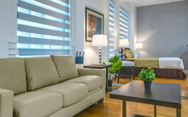Stylish 2br/2ba At HWH by Oneluxstay