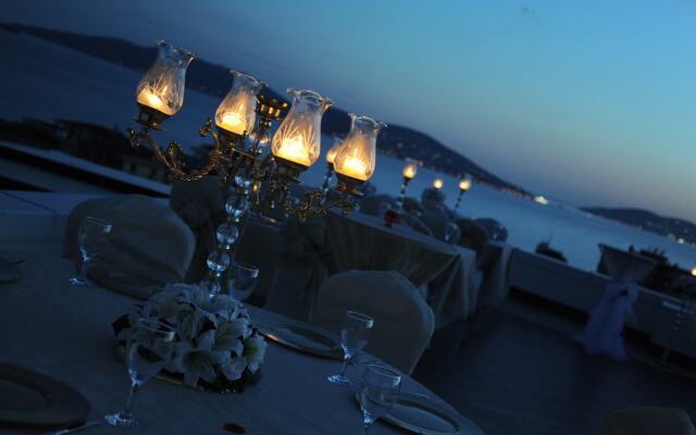 The Grand Mira Hotel