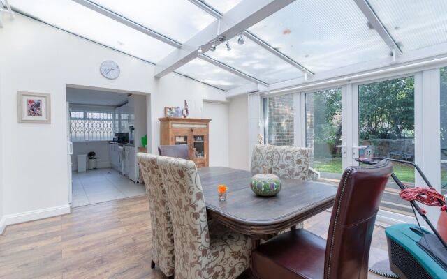 3 Bedroom Apartment Near Primrose Hill