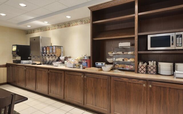 Country Inn & Suites by Radisson, St. Cloud East, MN