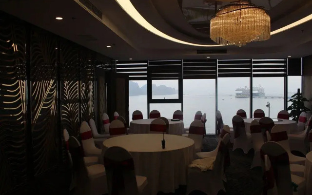 Muong Thanh Grand Bai Chay Hotel