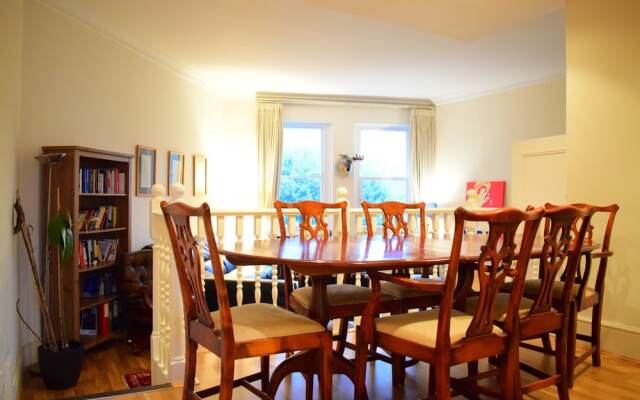 Kensington 2 Bedroom Flat With Balcony