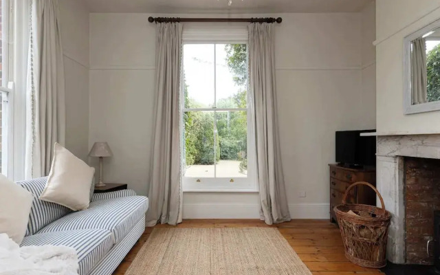 Victorian House Sleeps 14 Pool and Gardens