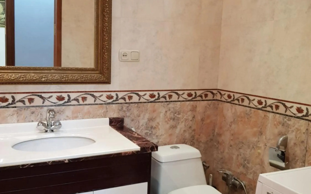 Northern Avenue 2 bedroom Deluxe apartment with Balcony HH644