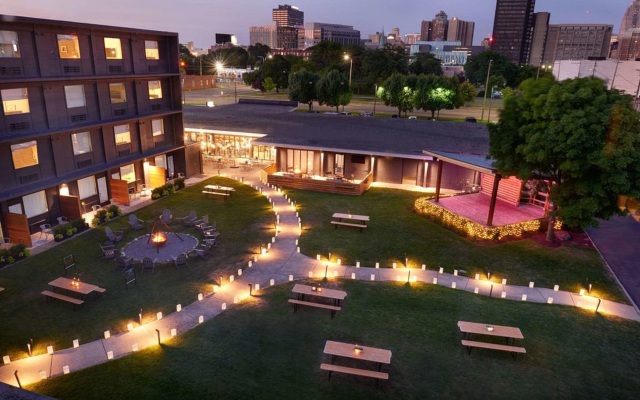 Trumbull and Porter Hotel