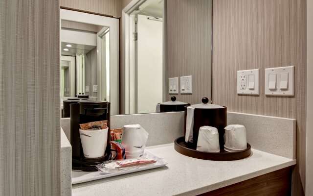 Hampton Inn & Suites by Hilton Calgary-Airport