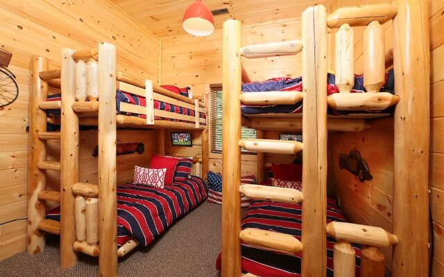 Picture Perfect 7 Br cabin by RedAwning