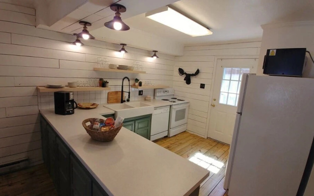 Claim_jumper_townhouse_15