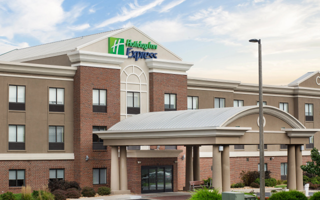 Holiday Inn Express Kansas City - at the Legends