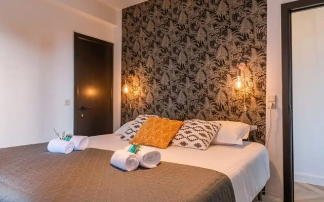 Lovely Apartment With Lateral sea View