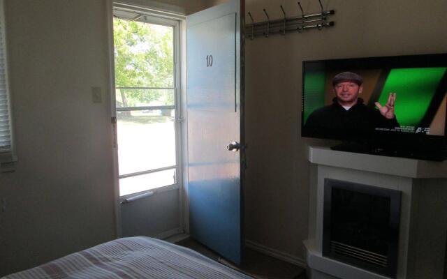 Edgewater Motel & Campground