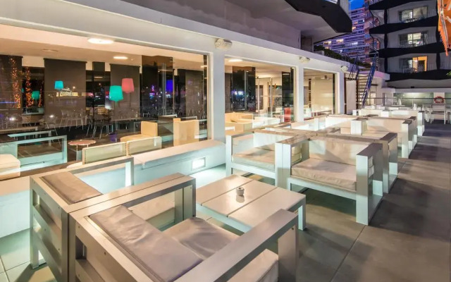 Belroy Hotel and Apartments
