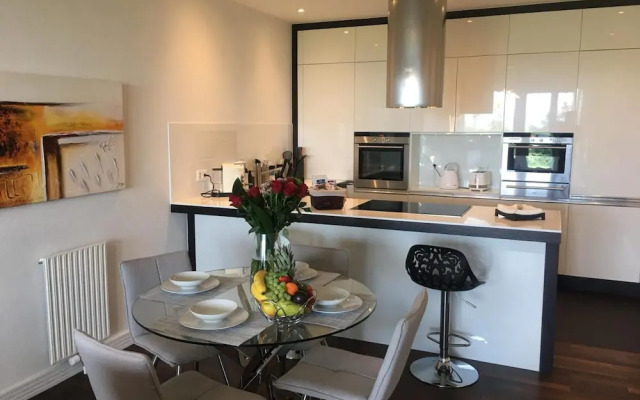 Paradise Lake View Apartment