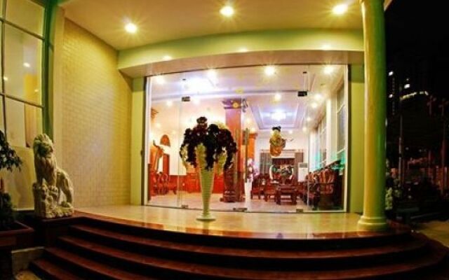 Tuong Phat Hotel
