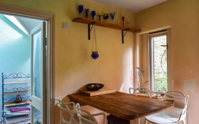 Tranquil 1 Bedroom Oasis in London With Garden