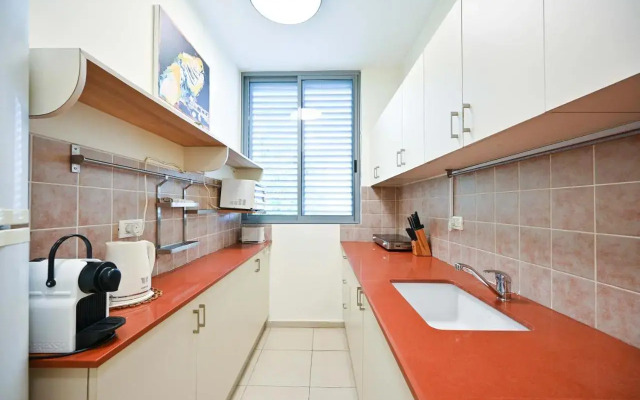 Simple 1BR in the city center by HolyGuest