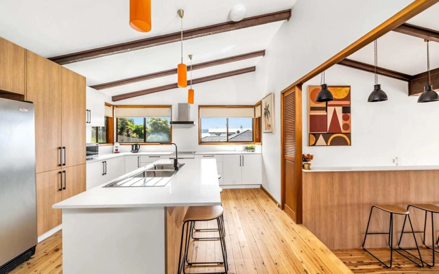 CLOUD NINE Gerringong 4pm Check Out Sundays except Peak season