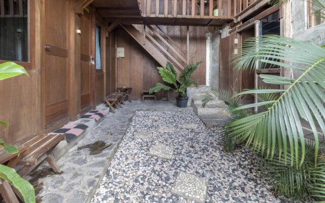 RedDoorz @ Omah Kayu Homestay