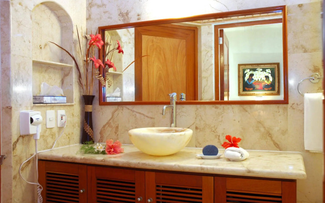 Porto Playa Condo Hotel & Beachclub