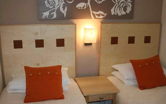 The Warwick Arms Hotel