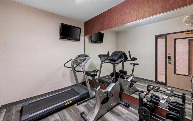 Quality Inn & Suites Manhattan