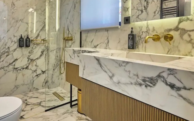 Ermou 99 Intelligent Private Suites