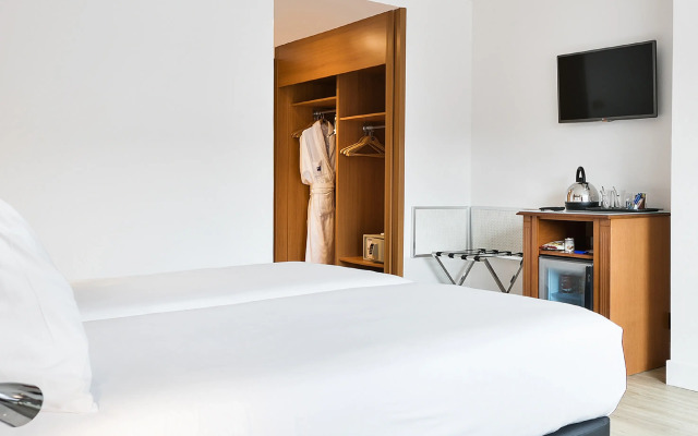 Отель INNSiDE by Melia Barcelona Apolo