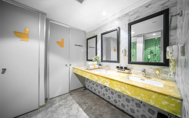 Little Charm Hanoi Hostel