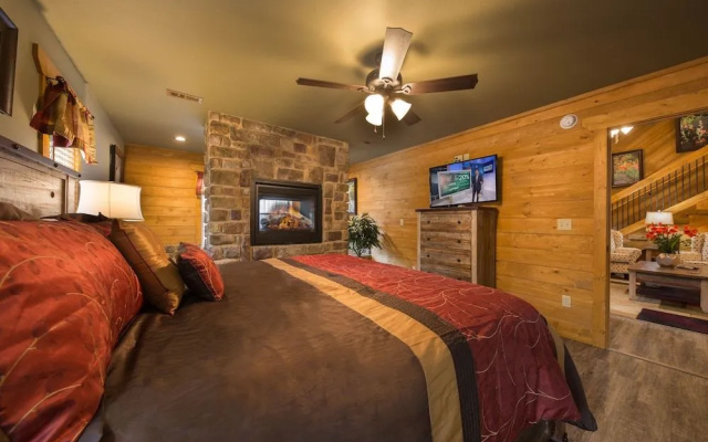 Gone Swimming 4 Bedrooms 4.5 Bathrooms Cabin