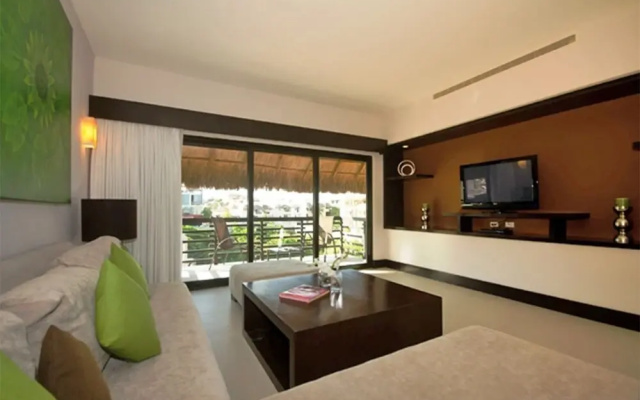 Aldea Thai 323 by PRP
