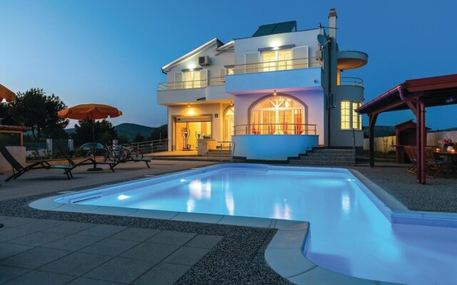 Stunning Home in Brodarica With Jacuzzi, Wifi and 4 Bedrooms