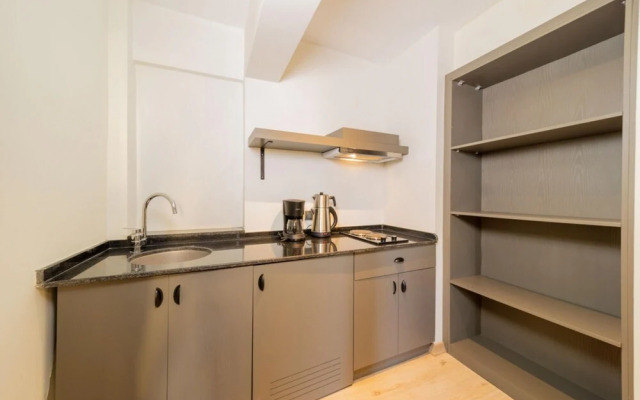 Pleasant Hotel Room Near Hadrian s Gate