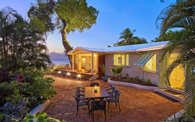 Southwinds Beach House is a 3 Bedroom With Exquisite sea Views