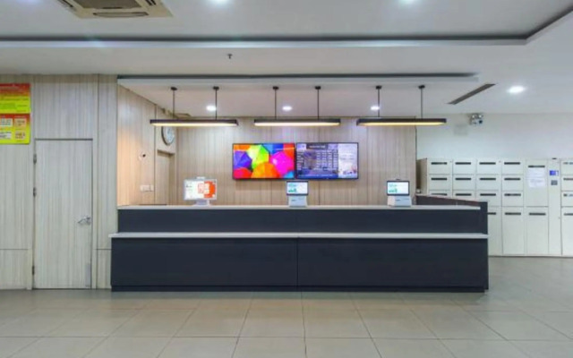 Home Inn JiNan Railway Station Square