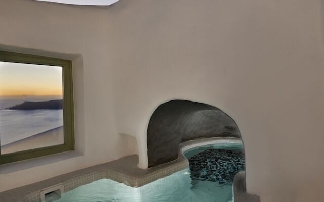 Gitsa Cliff Luxury Villa