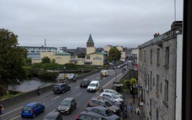Galway Arms Inn