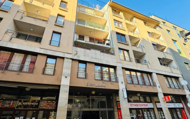 Nice studio for 4 persons, behind Opera house!