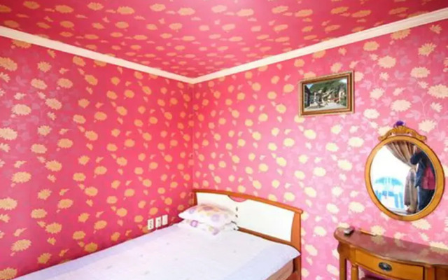 Modern Hill Pension