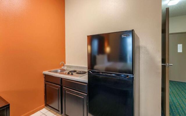 Econo Lodge & Suites Granite City