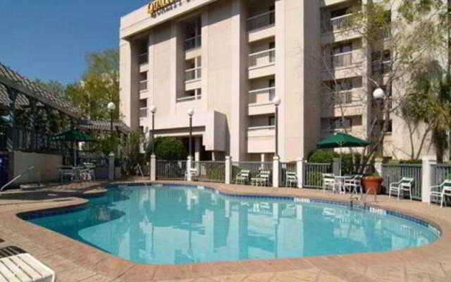 Quality Suites Convention Center