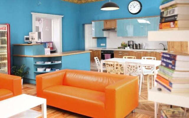 Blooms Boutique Hostel Inn & Apartments