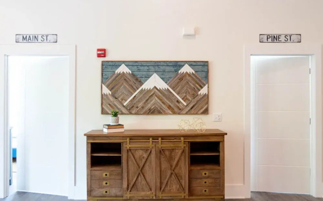 Cardinal at Main and Pine