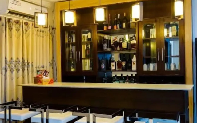 Ampric GuestHouse and Lounge